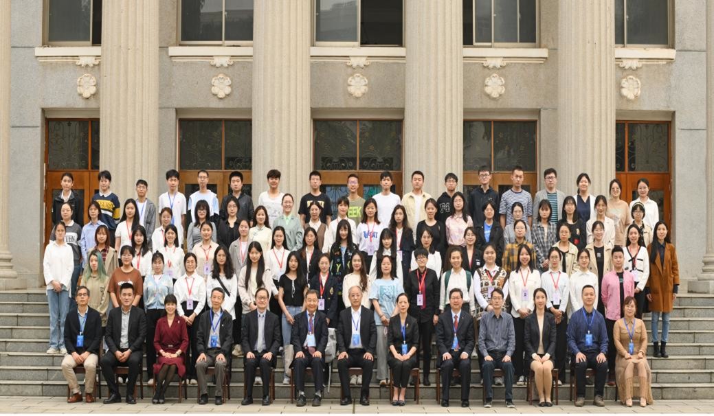 东方与西方:第四届国际作家、翻译家、评论家高峰论坛合影